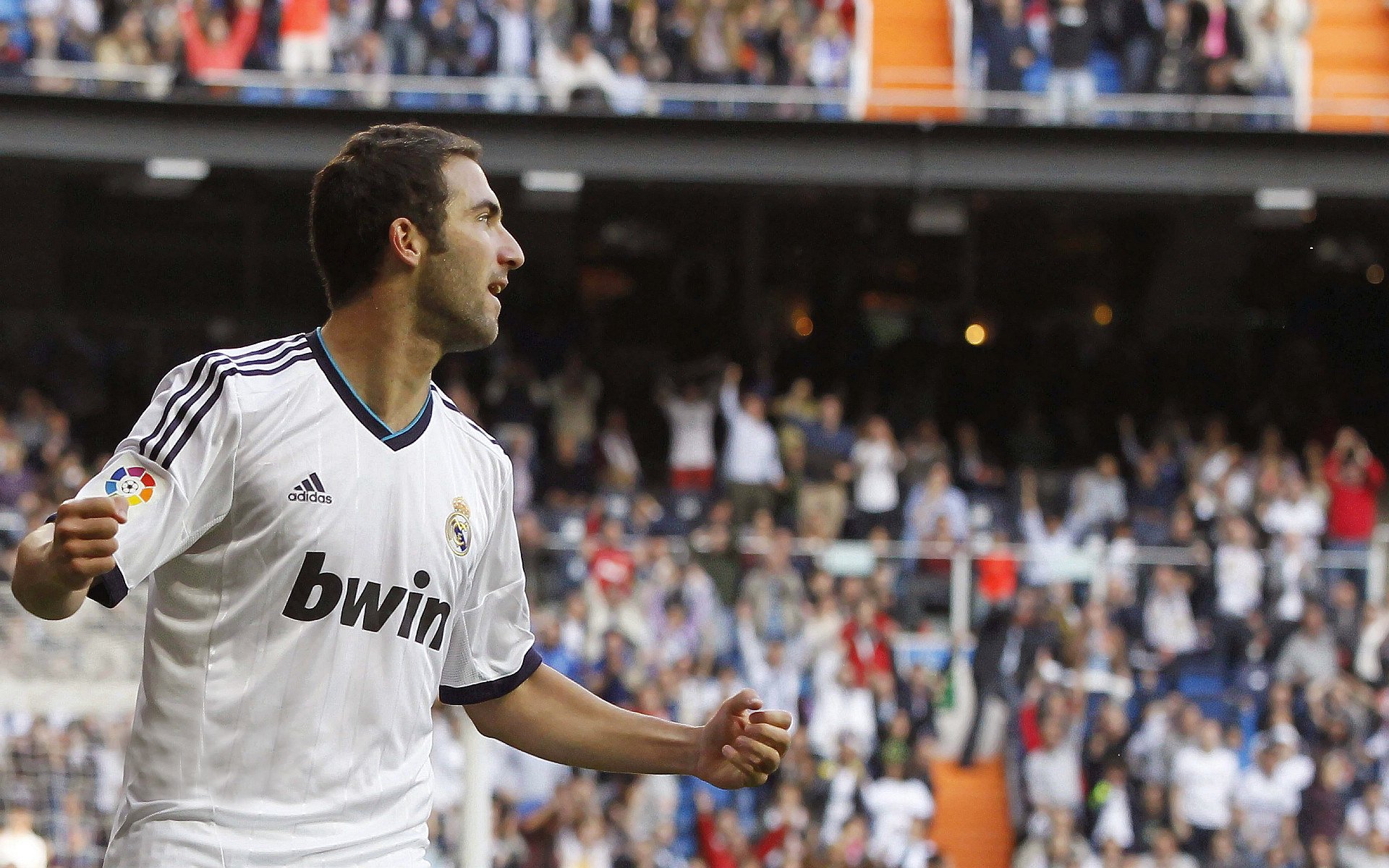 亚洲之光闪耀欧洲，黄喜灿爆发引领塞维利亚，卡塔尔资本注入改写足坛格局